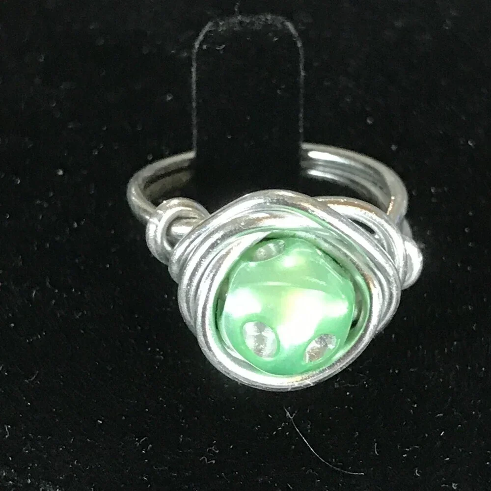 Handmade Green Bead and Wire Fashion Ring Size 7 - Picture 1 of 5